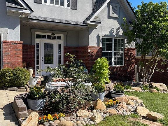 2nd image of 586 Graystone Pl