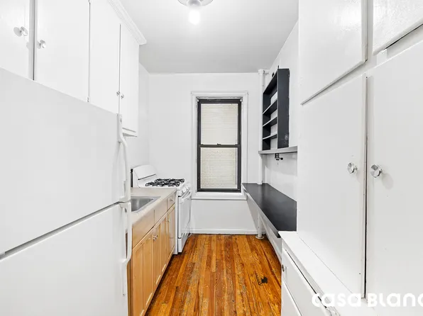 687 West 204th Street image 9 of 14