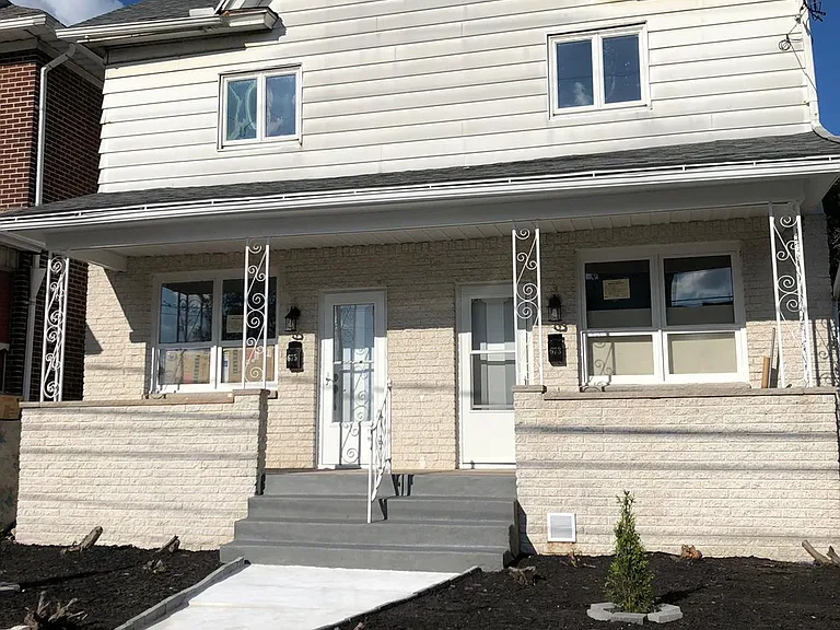 673 N Laurel St — Photo 4