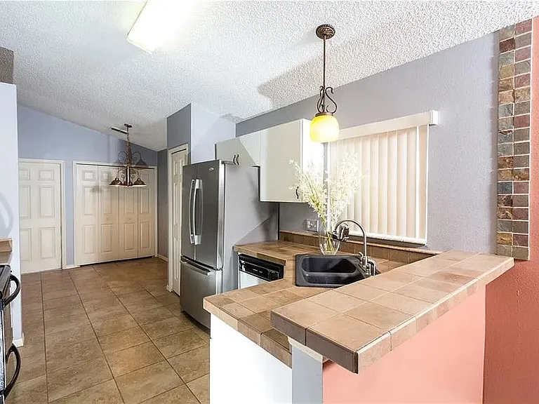 3114 Bellingham Dr — Photo 3