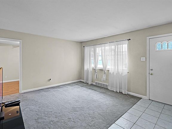 3rd image of 9622 Arno Dr
