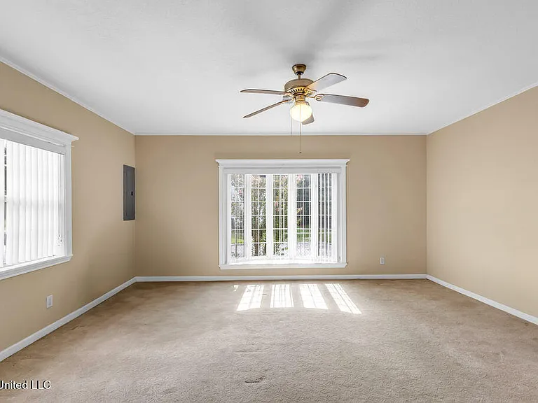 172 Hoxie St — Photo 22