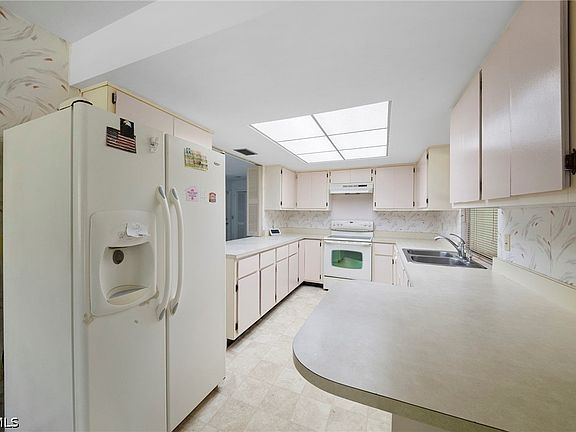 4th image of 2225 Dover Ave