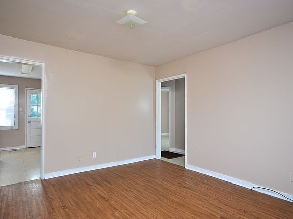 3rd image of 600 E 6th St APT D3