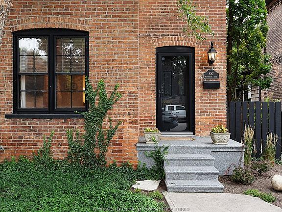 2nd image of 852 Monmouth Rd