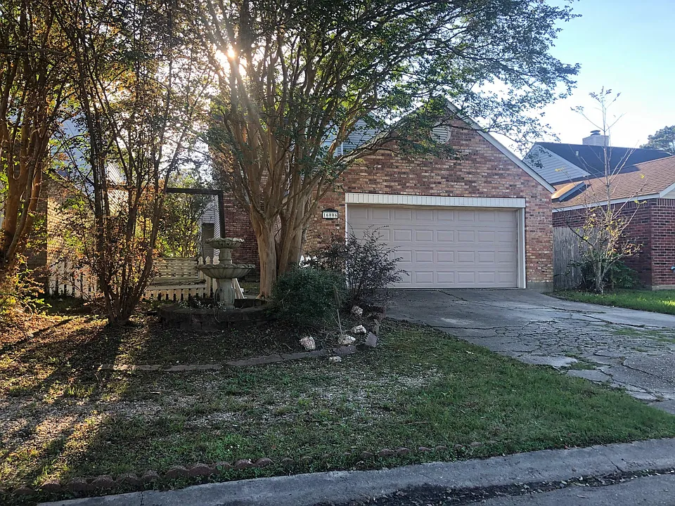 16006 Crepemyrtle Dr