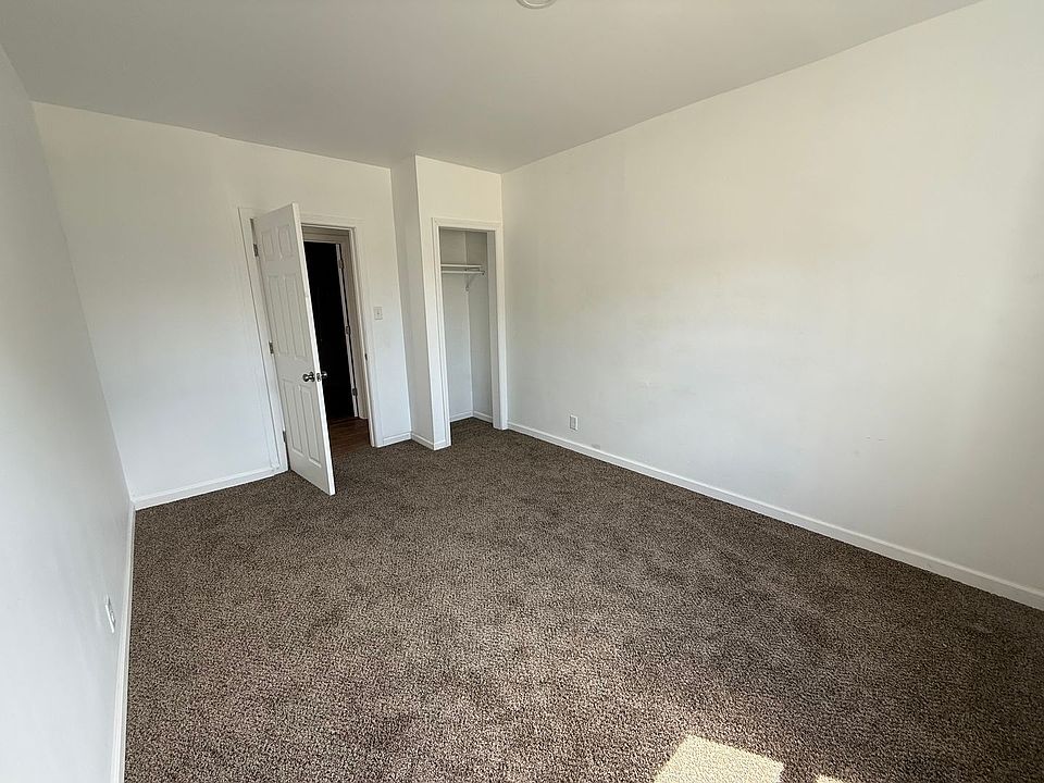 2nd image of 400 Richardt Ave Unit A