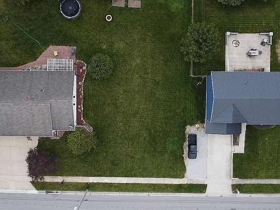 3rd image of 714 Shumaker Dr