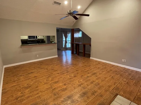 6601 Sands Point Dr APT 63, Houston, TX 77074