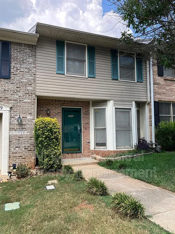 2 bed, 1.0 bath, 1031 sqft, $1,085 — Photo 1