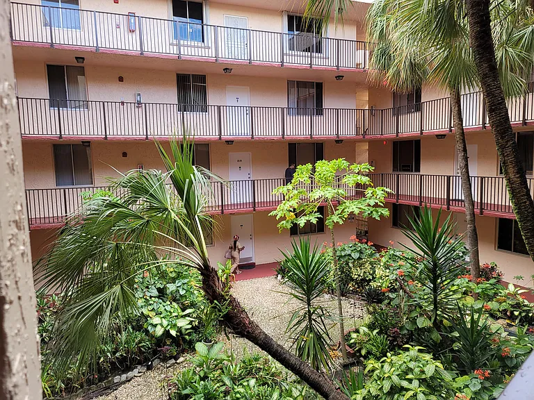 2830 Somerset Dr #203N — Photo 3