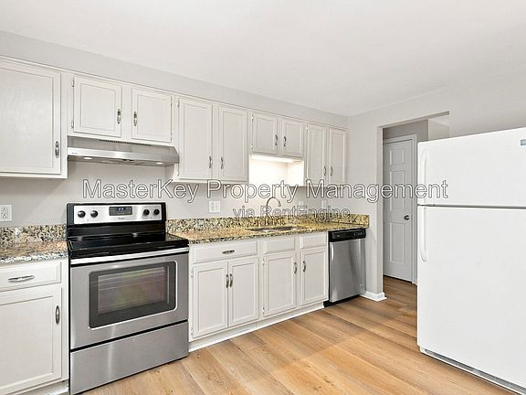 5th image of 704 E Dynasty Dr