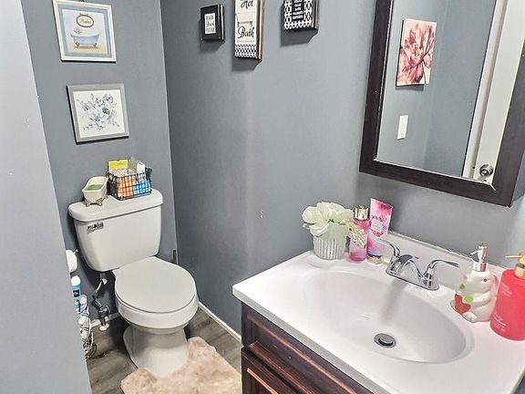 5th image of 725 Pear St