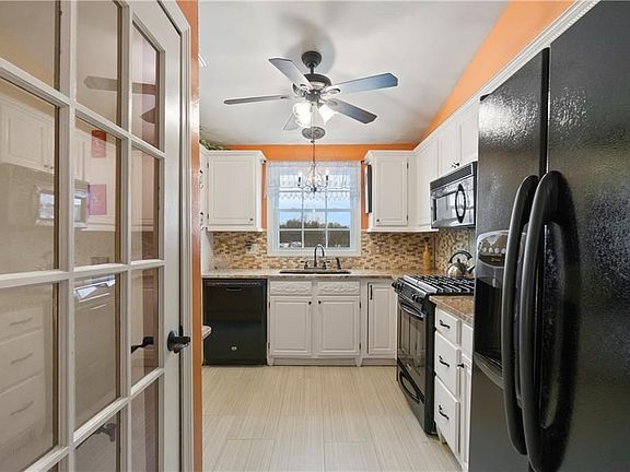 3rd image of 142 Morgan Ave