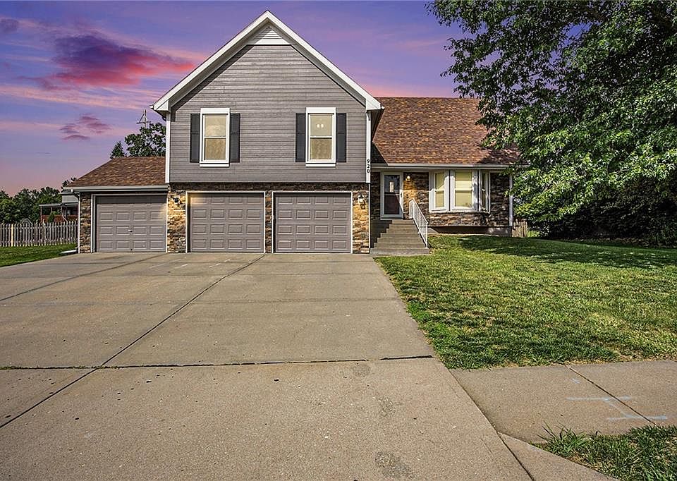 1st image of 920 Paw Paw Ln