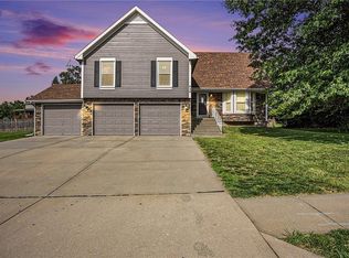 920 Paw Paw Ln, Liberty, MO 64068