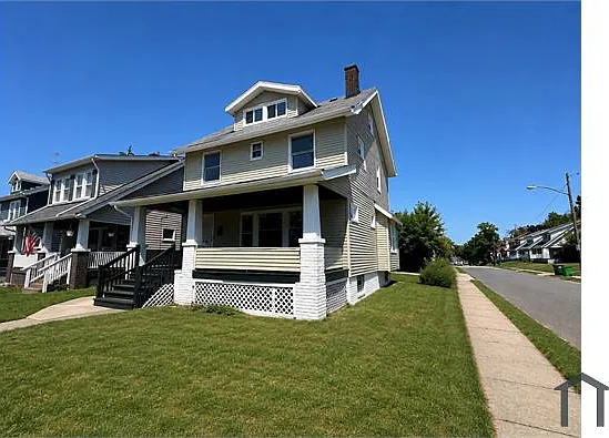 13827 Thornhurst Ave — Photo 2