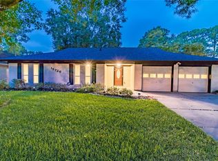15726 Blackhawk Blvd, Friendswood, TX 77546