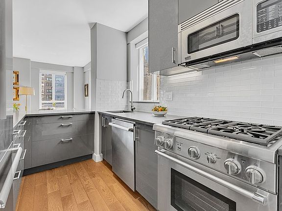 5th image of 30 E 62nd St APT 11G