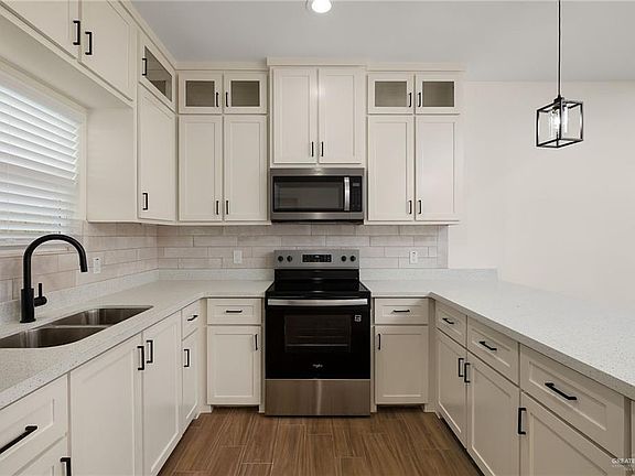3rd image of 1413 Vine Ave