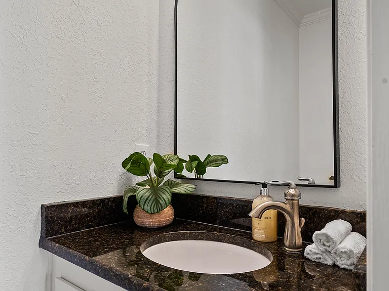 3100 Fairfield Ave #12A — Photo 10