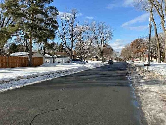 5th image of 2000 73rd Ave N
