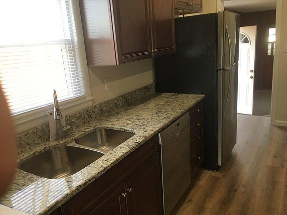 3rd image of 912 Liberty Way