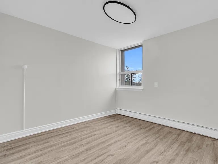 3189 King St E — Photo 29