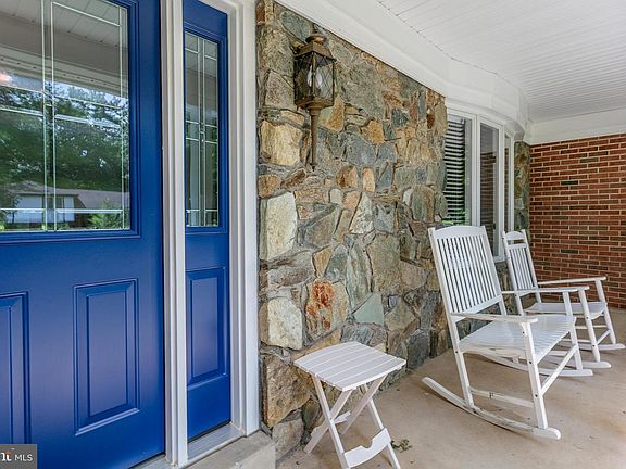 4th image of 11418 Jordan Ln #4