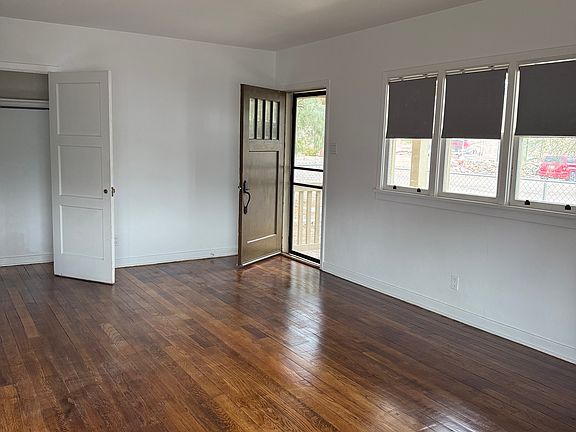 4th image of 811 Downey Ave