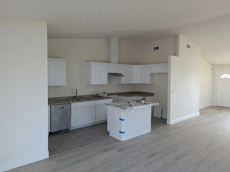 195 Clayton Ave — Photo 2
