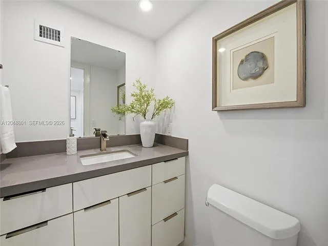 3 bed, 2.5 bath, $6,300 — Photo 3