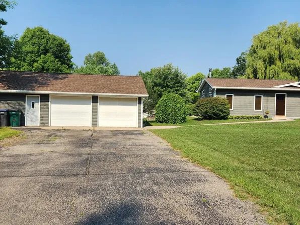 N5089 Tank Rd, New London, WI 54961