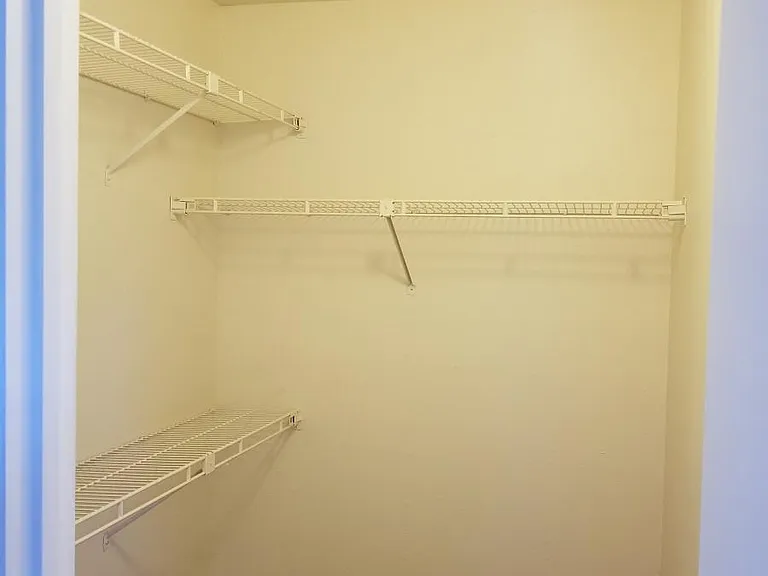 Walkin-Closet-2
