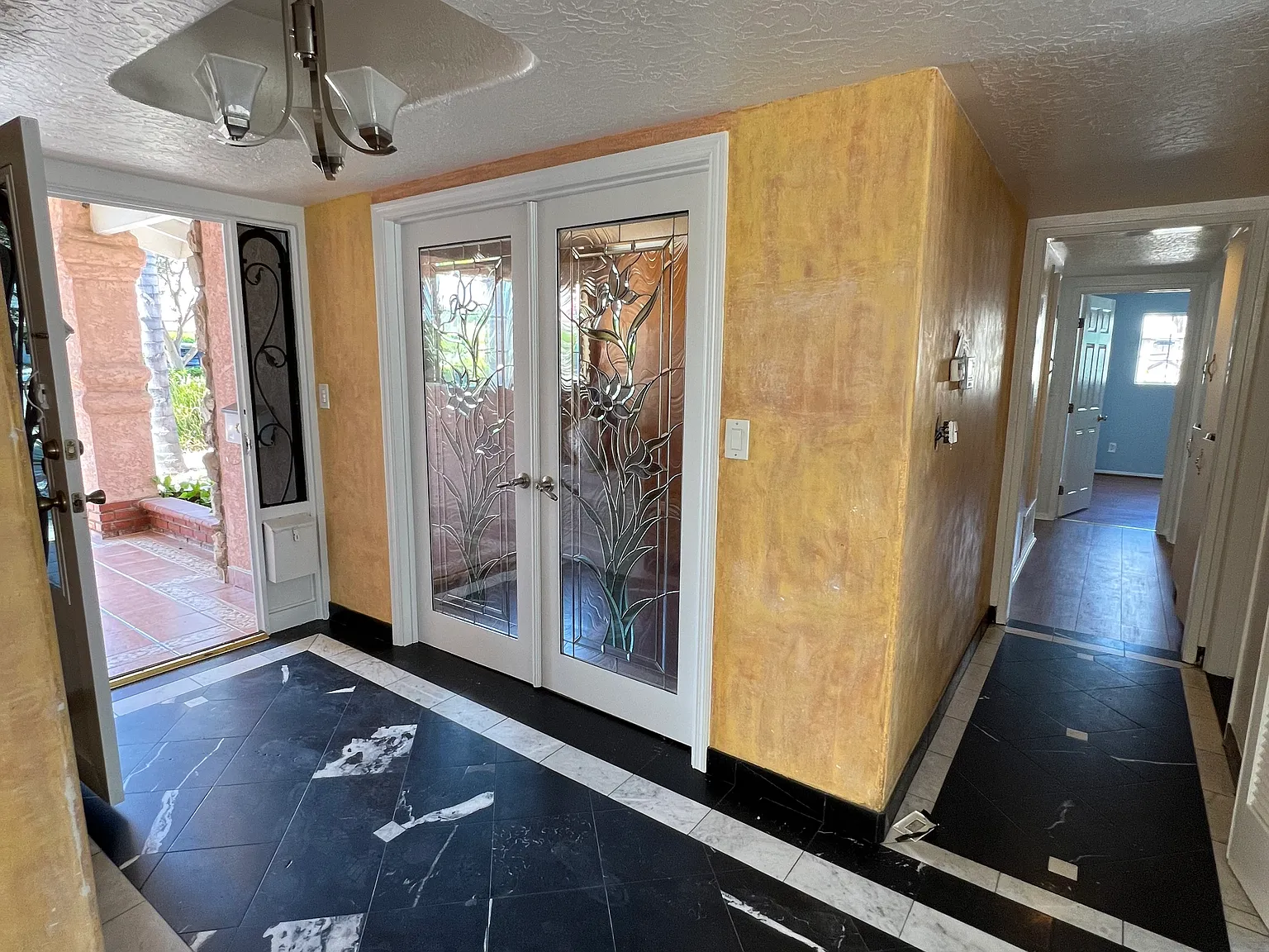 10210 Hayvenhurst Ave — Photo 3