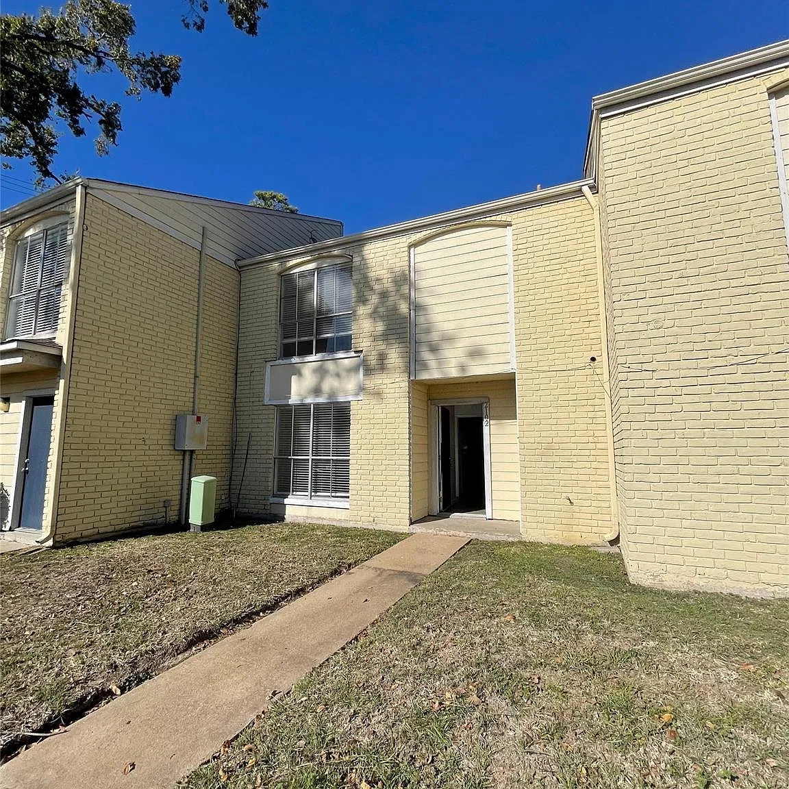 2 bed, 1.5 bath, 1134 sqft, $900 — Photo 3