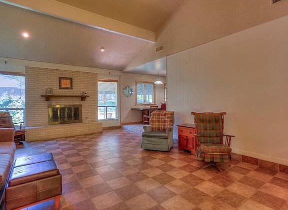 5th image of 1011 Newport Ave