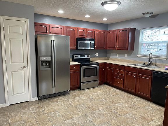2nd image of 5500 N Bluegrass Cir