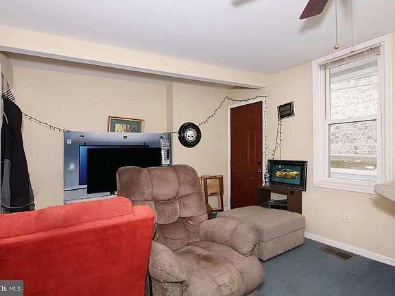3rd image of 412 Pershing Ave