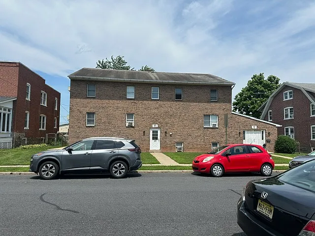 815 W 2nd St #3