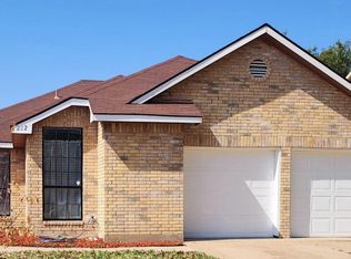 222 Mahogany Dr, Arlington, TX 76018
