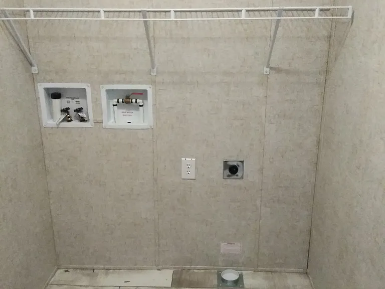 428 Glen Dr — Photo 11