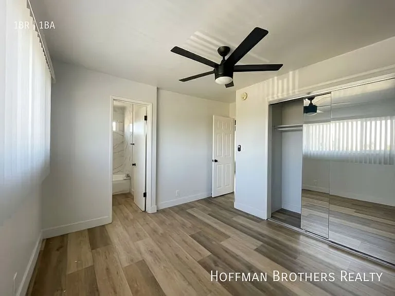 3206 W 60th St #4 — Photo 6
