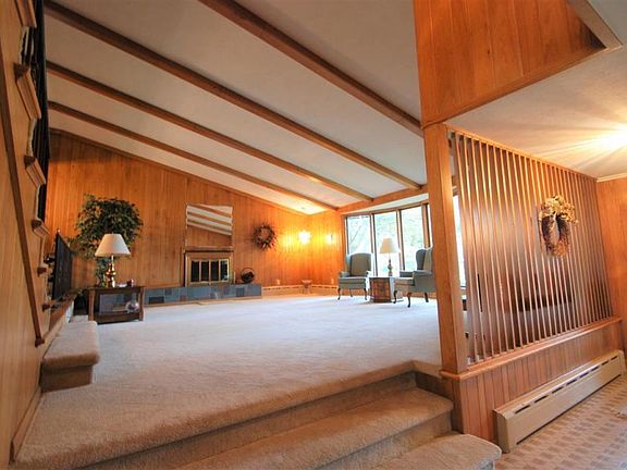 4th image of 2602 Greenleaf Blvd