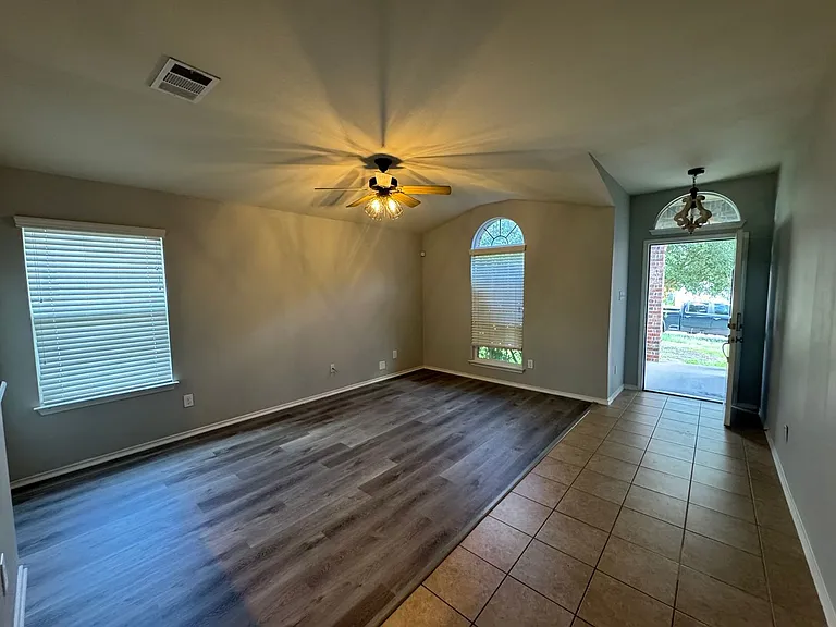 6725 Cold Water Dr — Photo 2