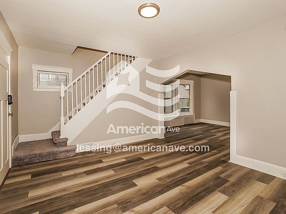 1295379_003_wm_-_living_room_13483312.jpg
