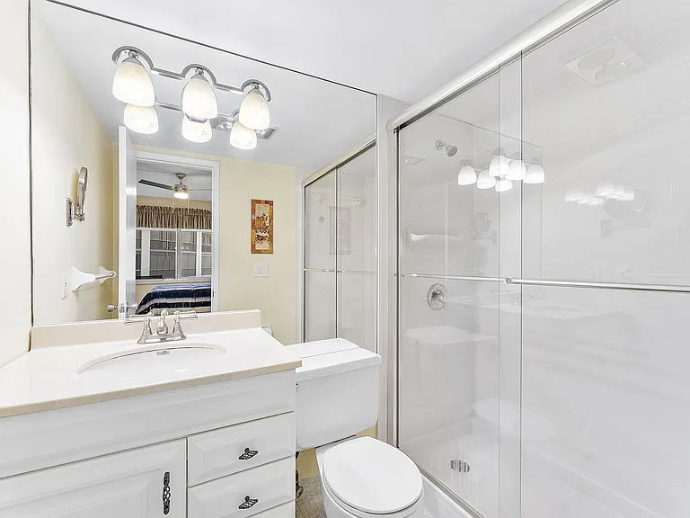 101 NE 19th Ave #208 — Photo 9