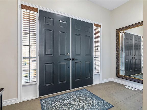 3rd image of 92 Garinger Cres