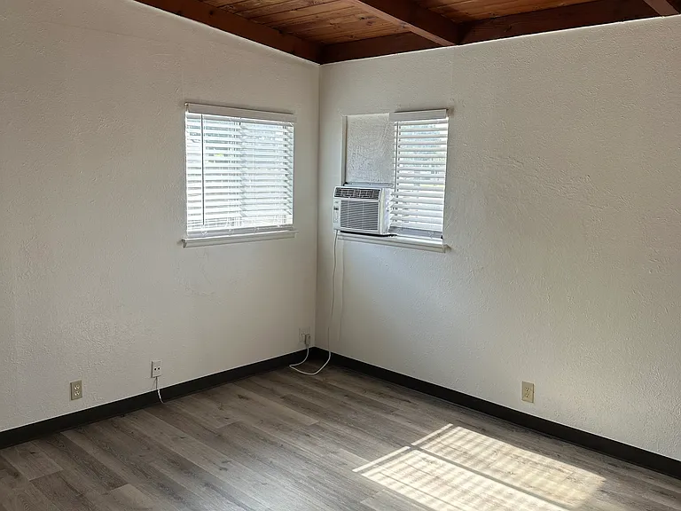 1623 W Caldwell Ave — Photo 7