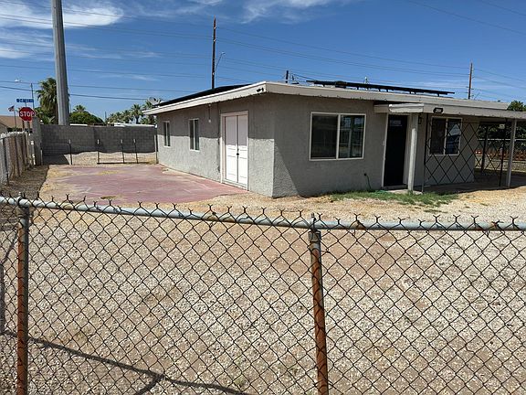 3rd image of 2004 E La Mesa St